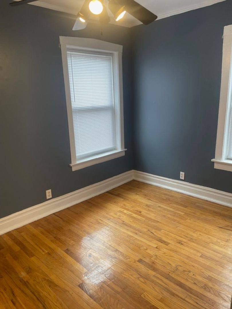 Apartment for rent at 1358 W Rosedale Ave, Chicago, IL 60660