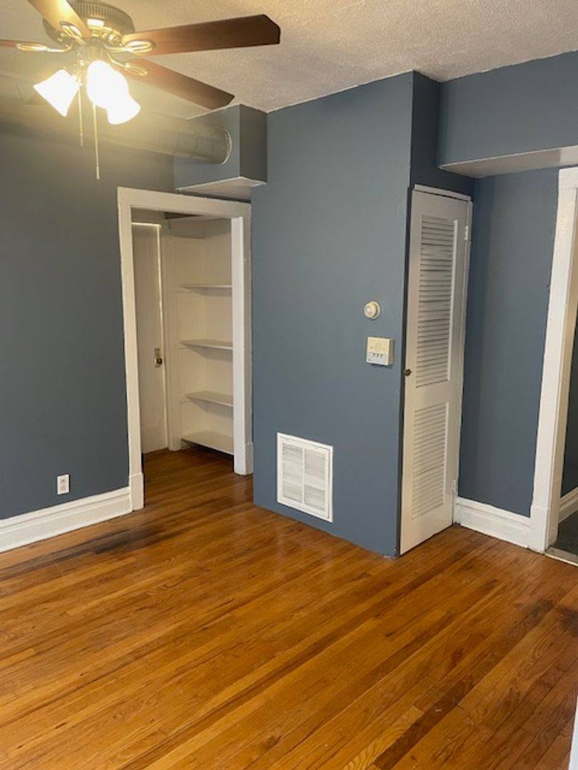 Apartment for rent at 1358 W Rosedale Ave, Chicago, IL 60660