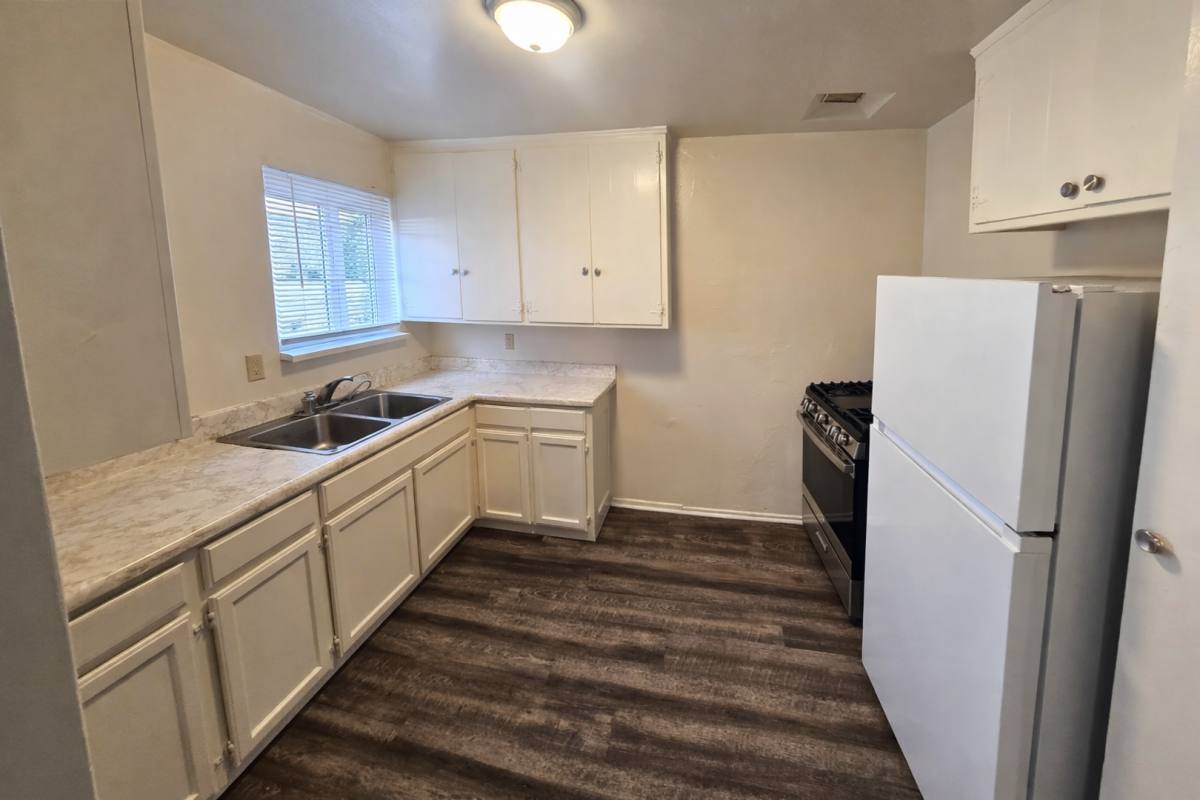 Apartment for rent at 3950 Nicolet Ave, Los Angeles, CA 90008