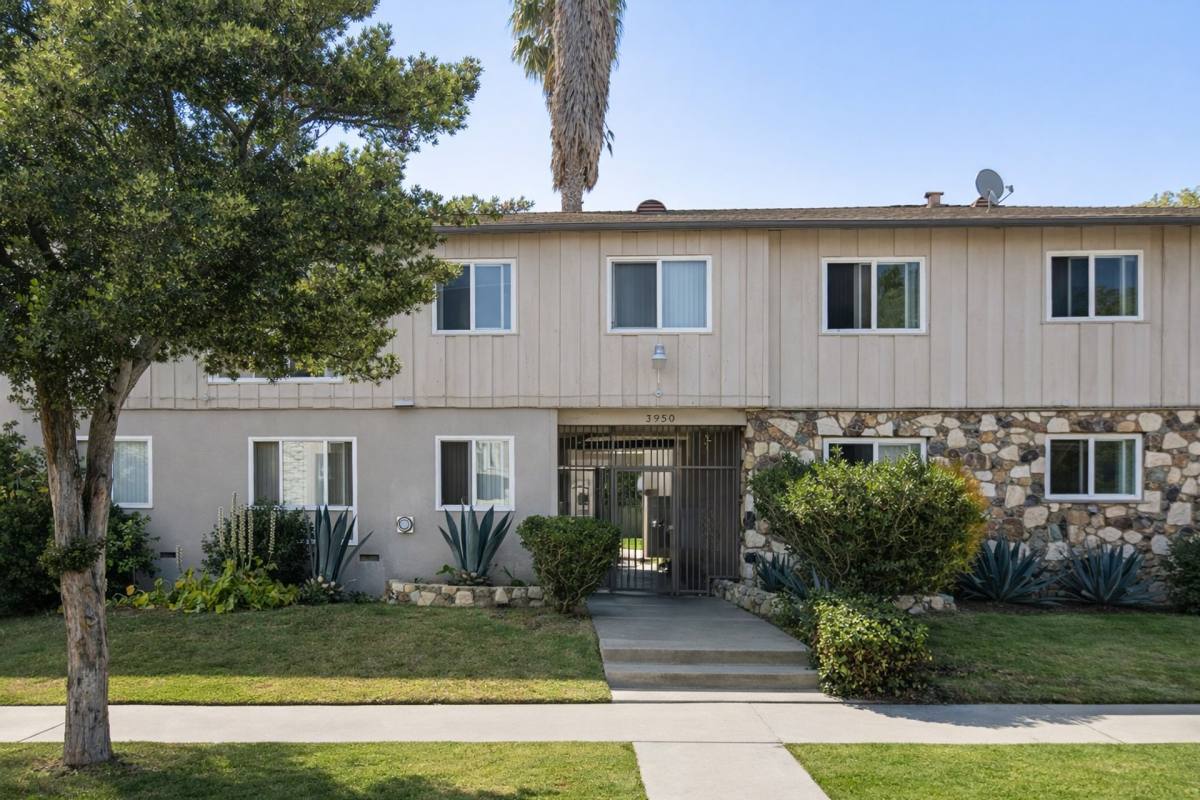 Apartment for rent at 3950 Nicolet Ave, Los Angeles, CA 90008