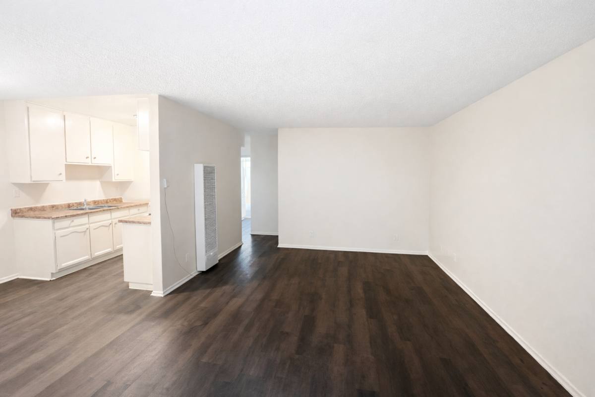 Apartment for rent at 601-605 W 80th St, Los Angeles, CA 90044