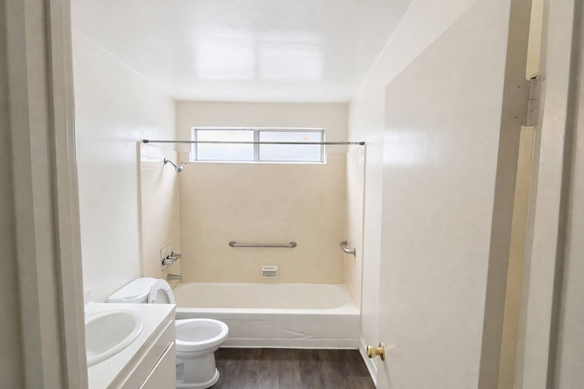 Apartment for rent at 601-605 W 80th St, Los Angeles, CA 90044
