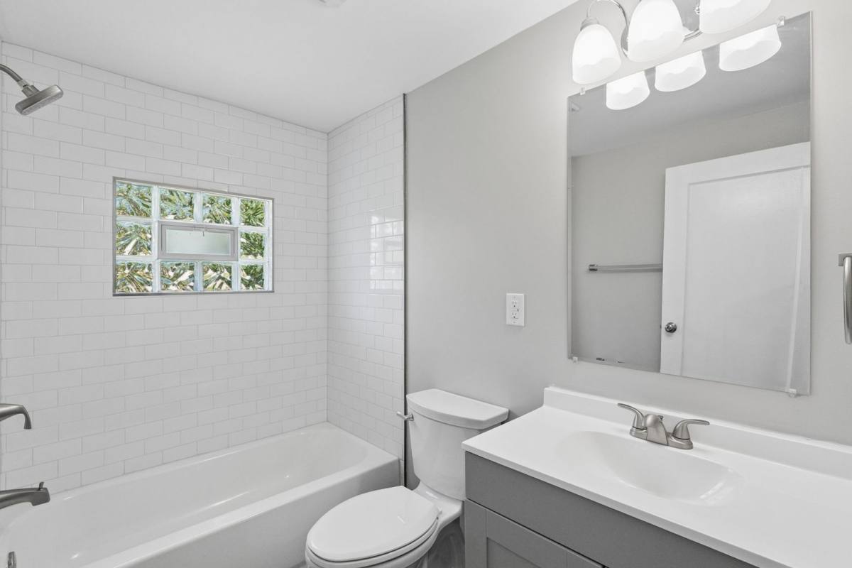 Apartment for rent at 1272-1274 E 21st Ave, Columbus, OH 43211