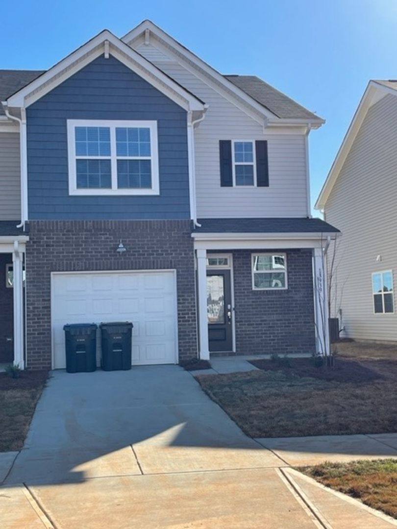 Townhouse for rent at 13939 Castle Nook Dr, Charlotte, NC 28273