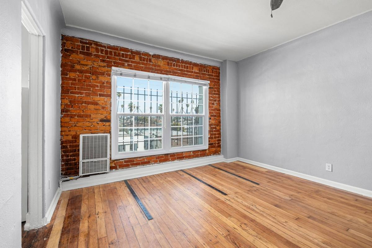 Apartment for rent at 109 S Normandie Ave, Los Angeles, CA 90004
