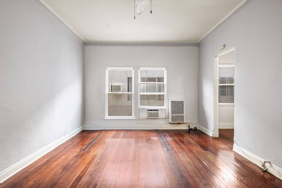 Apartment for rent at 109 S Normandie Ave, Los Angeles, CA 90004