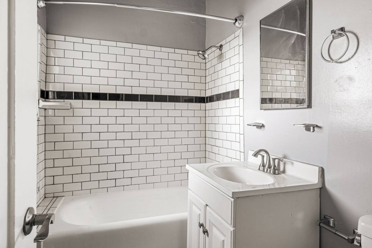 Apartment for rent at 109 S Normandie Ave, Los Angeles, CA 90004