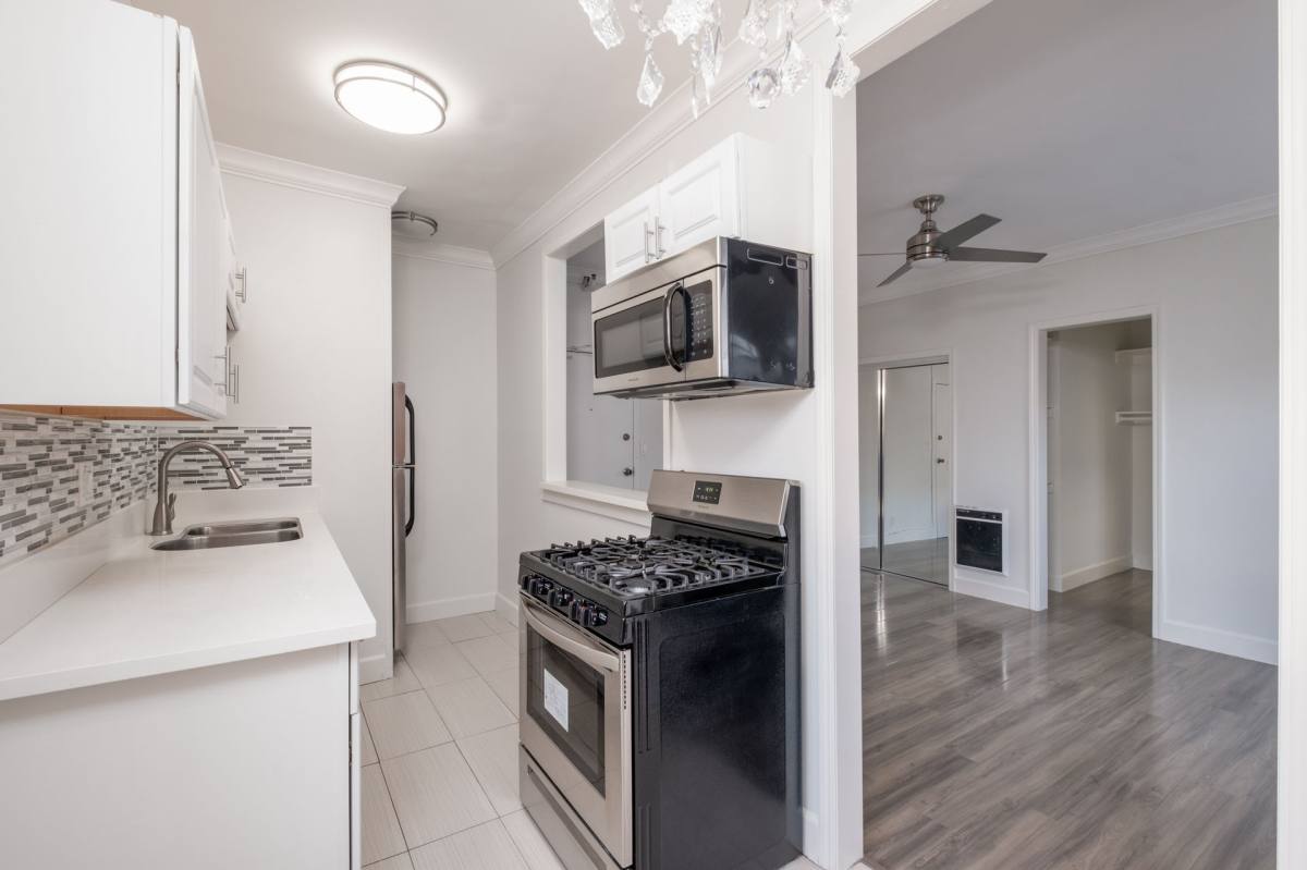 Apartment for rent at 238 S Mariposa Ave, Los Angeles, CA 90004