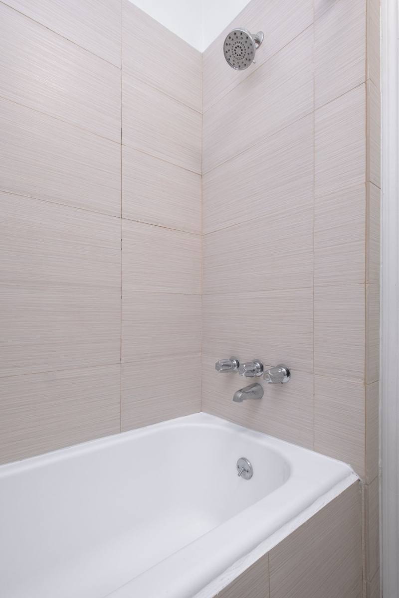 Apartment for rent at 238 S Mariposa Ave, Los Angeles, CA 90004