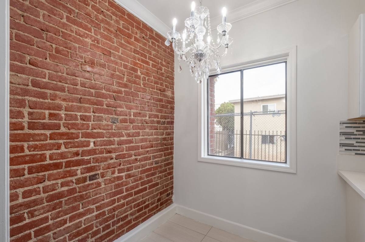 Apartment for rent at 238 S Mariposa Ave, Los Angeles, CA 90004