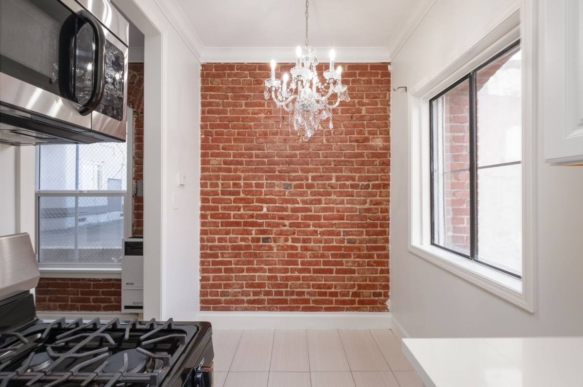 Apartment for rent at 238 S Mariposa Ave, Los Angeles, CA 90004