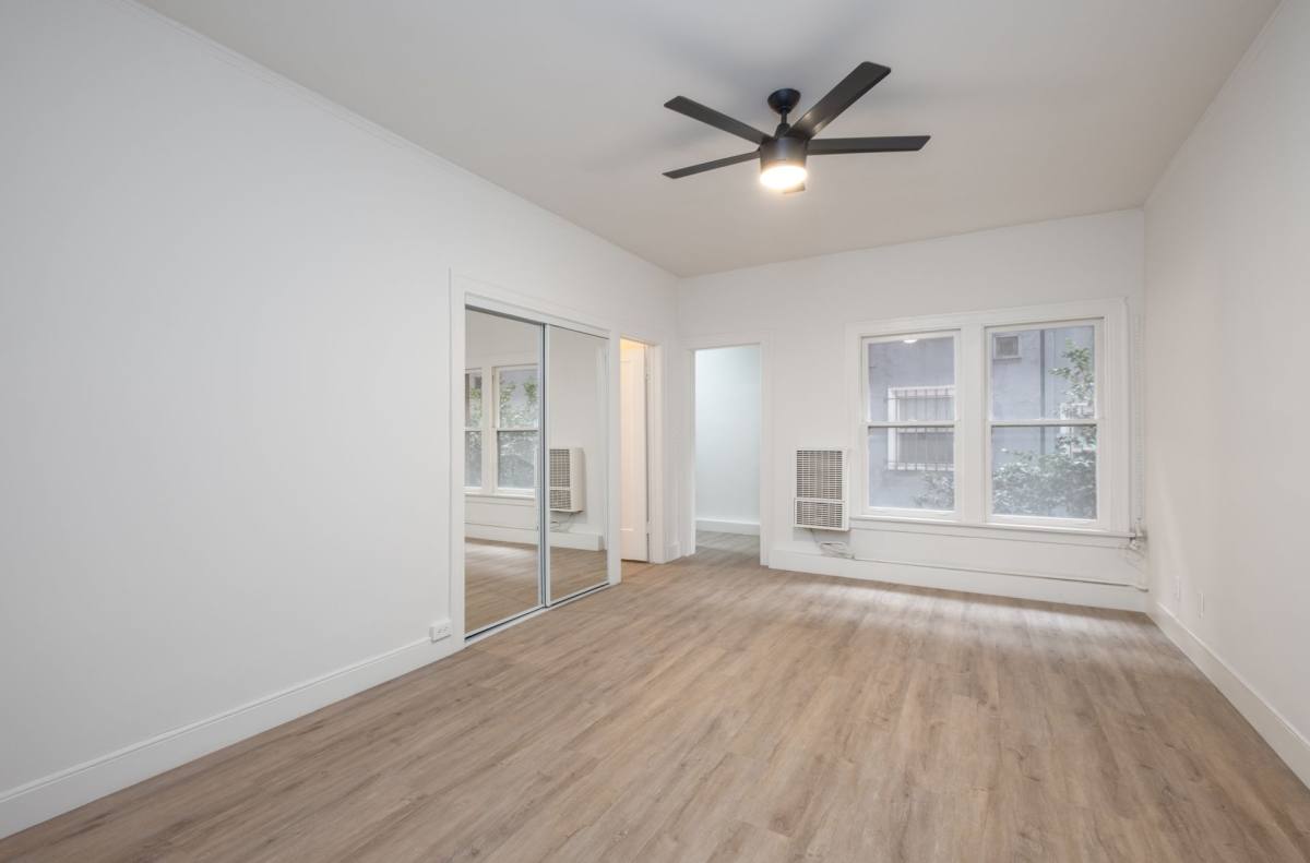 Apartment for rent at 523 Westmoreland, Los Angeles, CA 90020