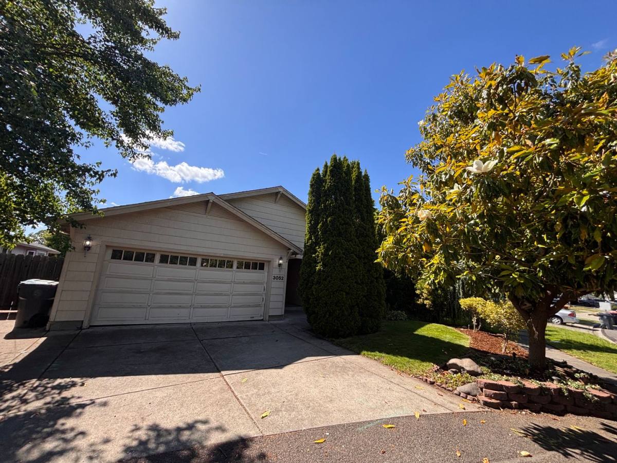 House for rent at 3052 Gary Dr, Medford, OR 97504
