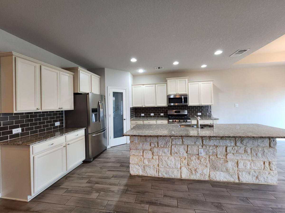 House for rent at 338 Oak Creek Way, New Braunfels, TX 78130