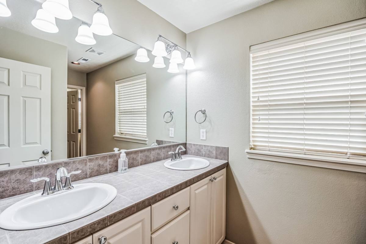 House for rent at 949 SE Tamango St, Hillsboro, OR 97123