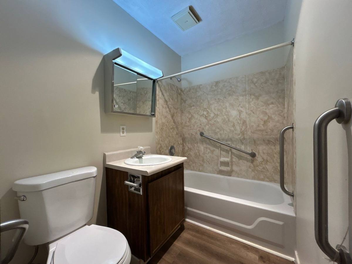 Apartment for rent at 130 S 5th St, Chester, NE 68327