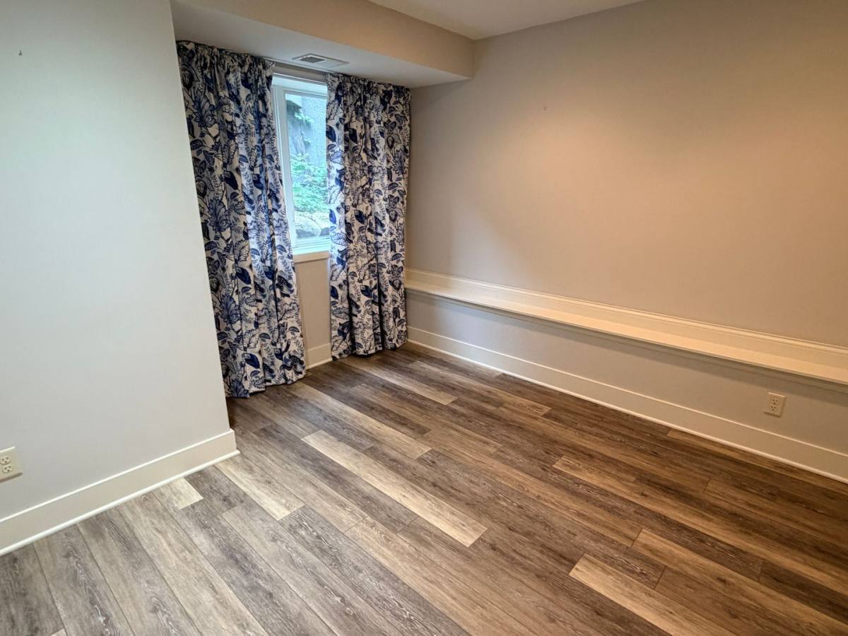 House for rent at 176 Peninsula Rd, Minneapolis, MN 55441