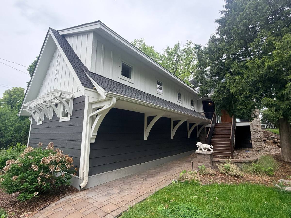 House for rent at 176 Peninsula Rd, Minneapolis, MN 55441