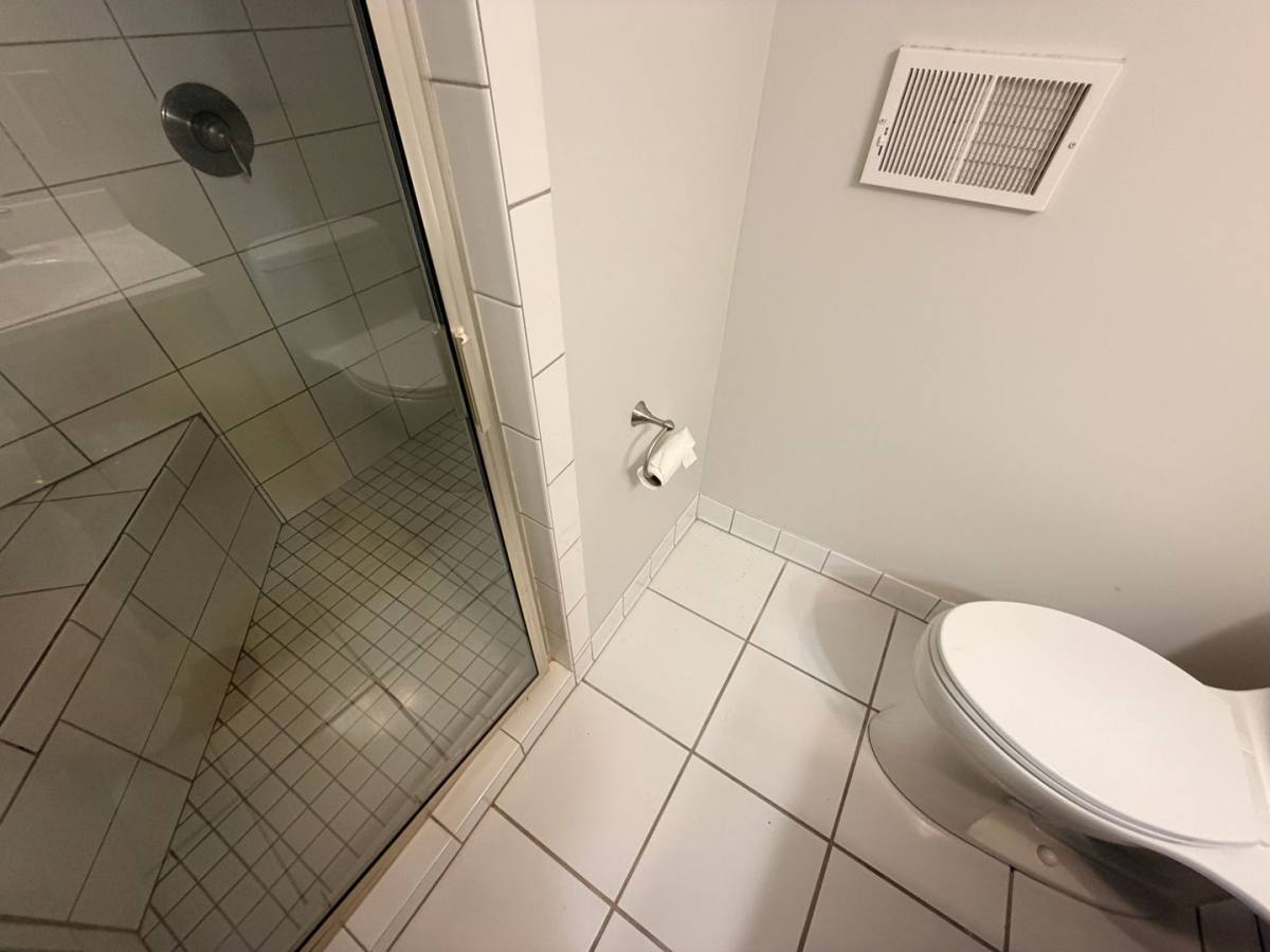 House for rent at 176 Peninsula Rd, Minneapolis, MN 55441