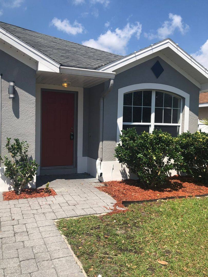 Townhouse for rent at 1606 Connecticut Ave, Saint Cloud, FL 34769