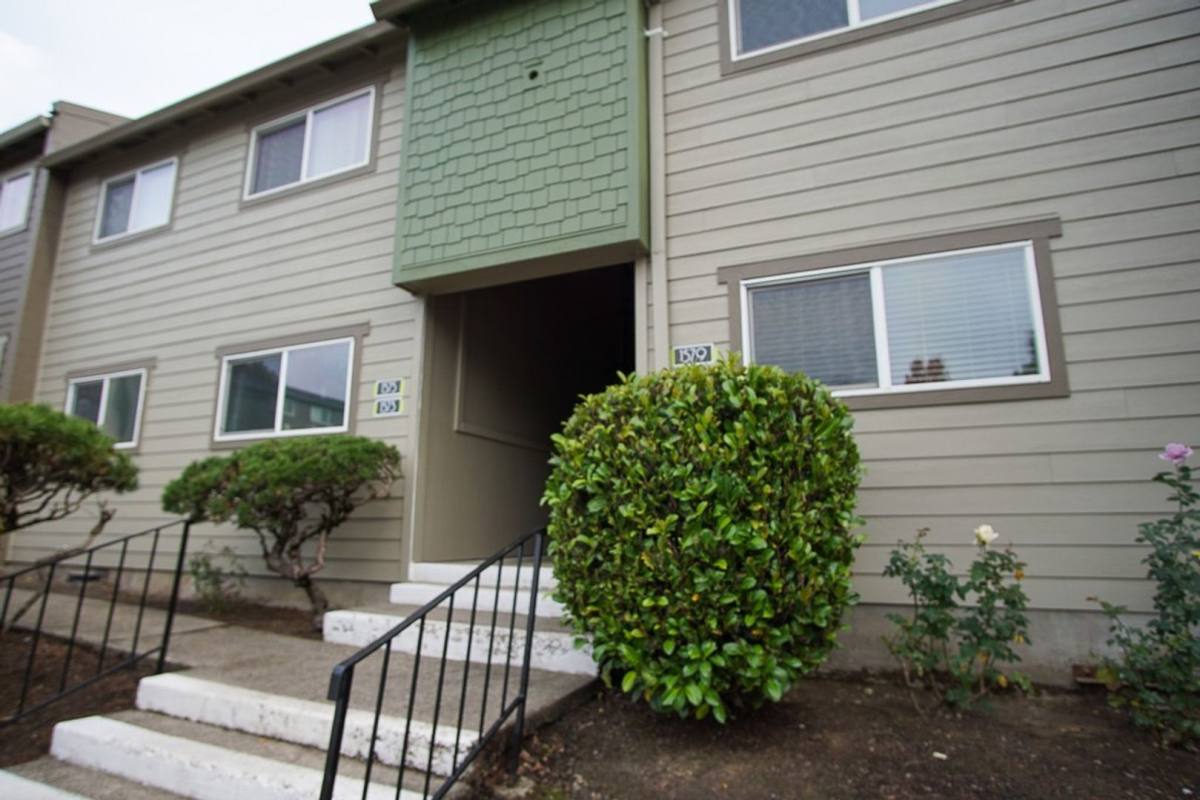 Apartment for rent at 1547 SE Stark St, Portland, OR 97214