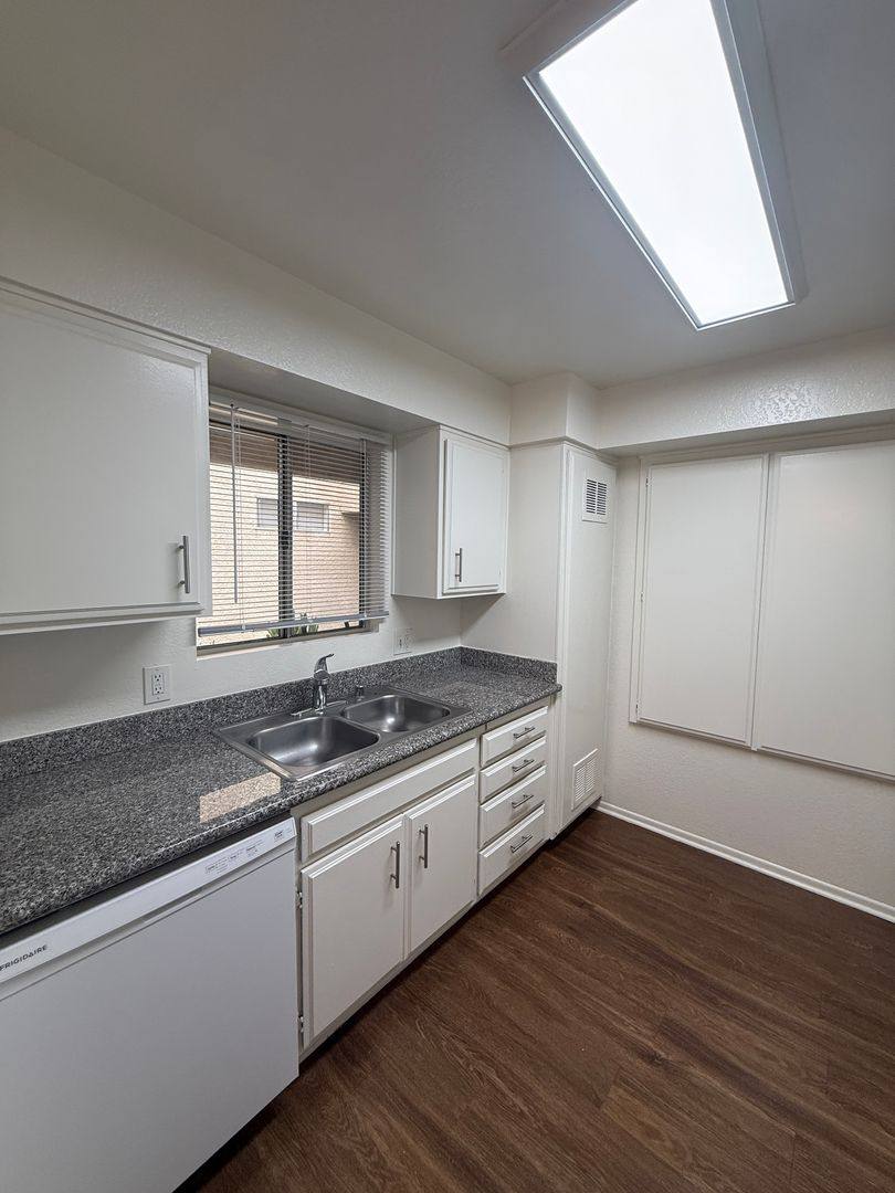 Apartment for rent at 3127 Foothill Blvd, La Crescenta, CA 91214