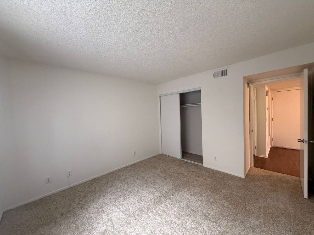 Apartment for rent at 3127 Foothill Blvd, La Crescenta, CA 91214
