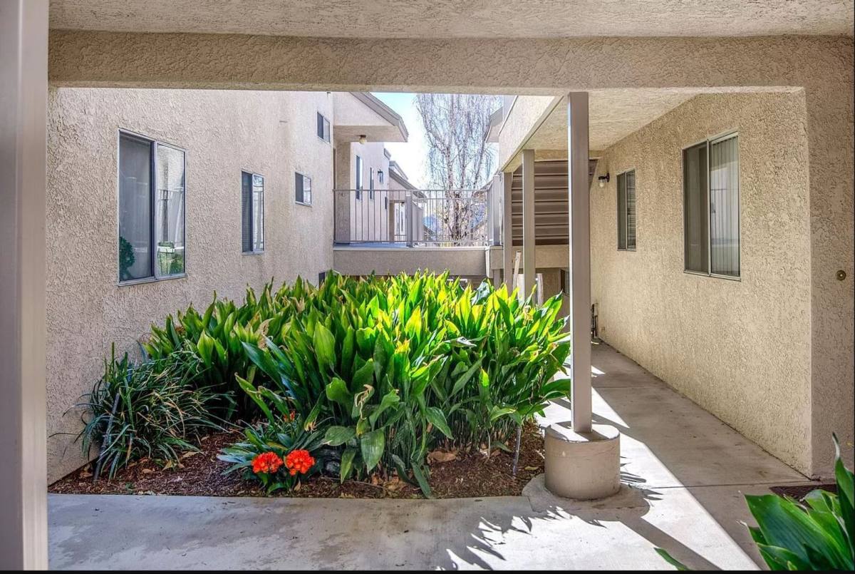 Apartment for rent at 3127 Foothill Blvd, La Crescenta, CA 91214