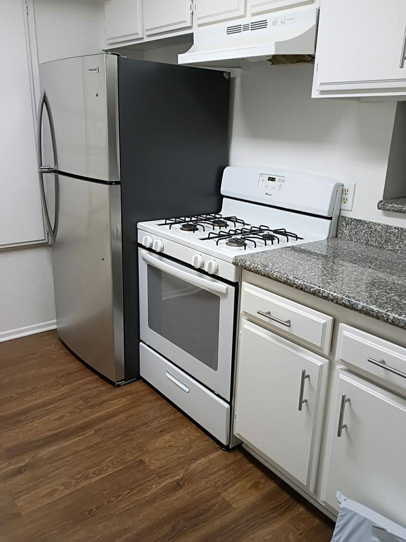 Apartment for rent at 3127 Foothill Blvd, La Crescenta, CA 91214