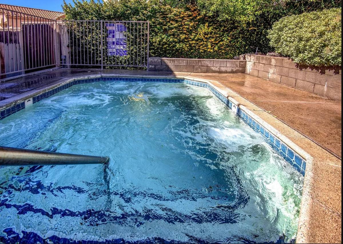 Apartment for rent at 3127 Foothill Blvd, La Crescenta, CA 91214