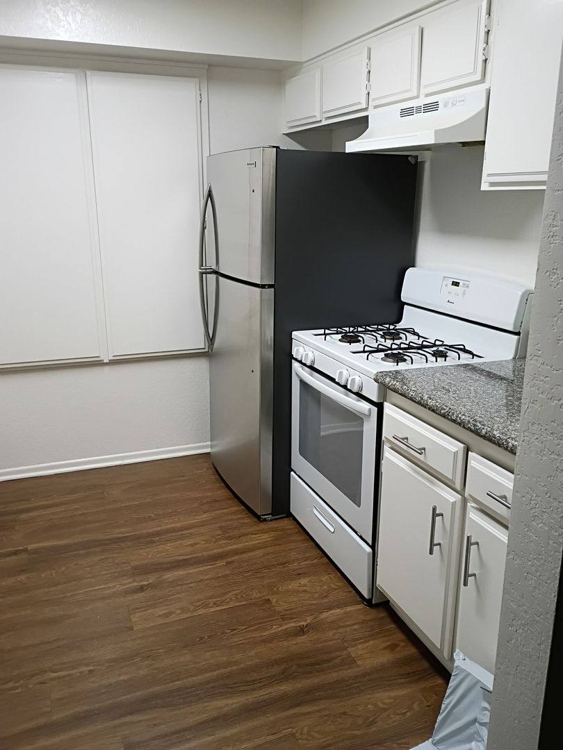 Apartment for rent at 3127 Foothill Blvd, La Crescenta, CA 91214