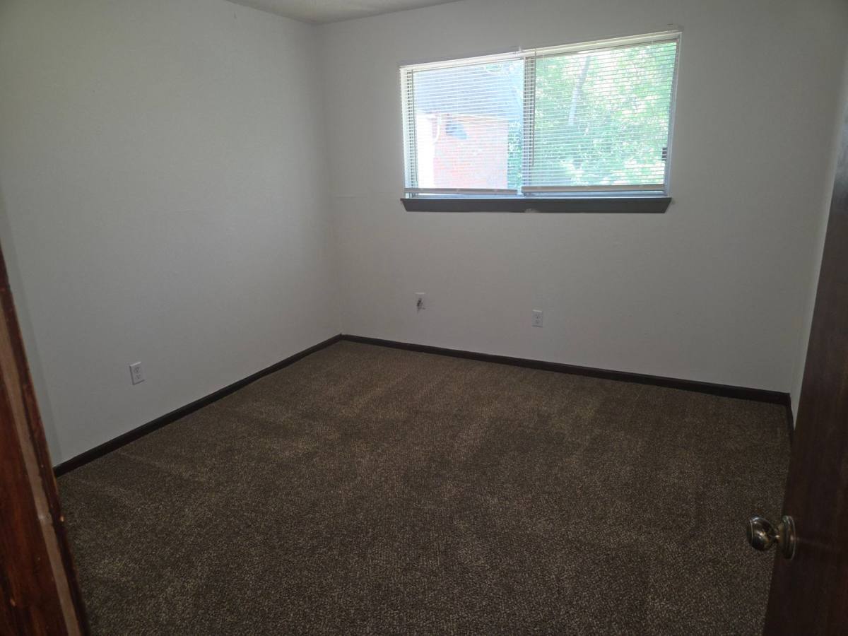 Apartment for rent at 924 W Texas Ave, Columbia, MO 65202