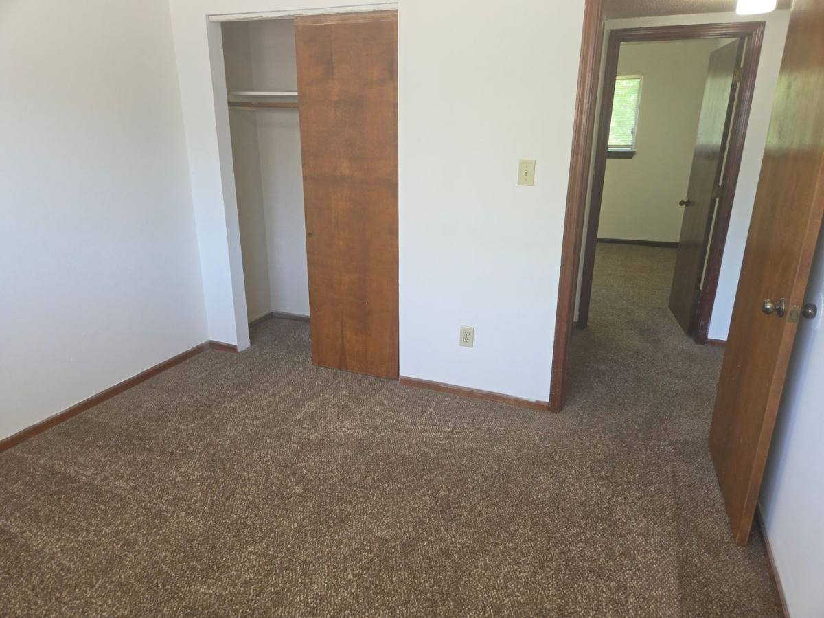 Apartment for rent at 924 W Texas Ave, Columbia, MO 65202