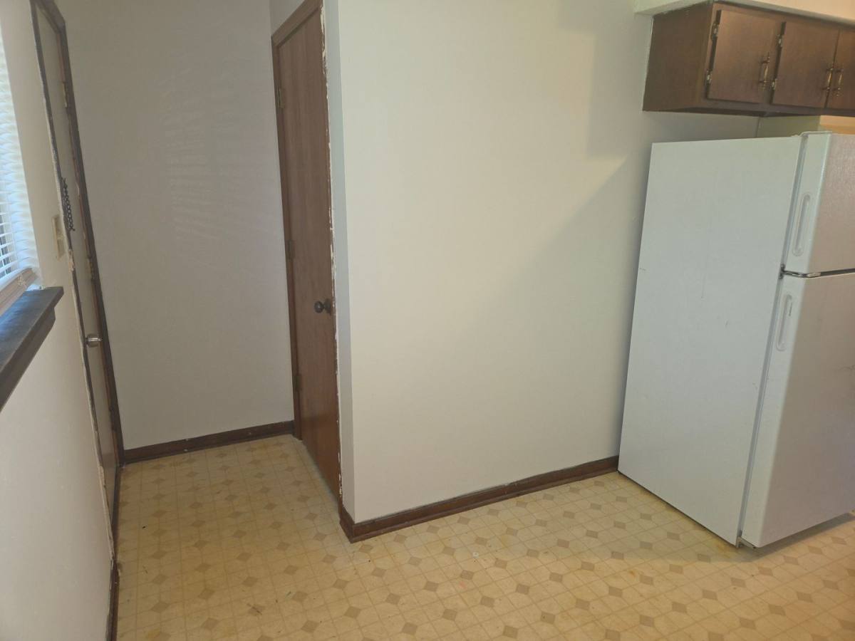 Apartment for rent at 924 W Texas Ave, Columbia, MO 65202