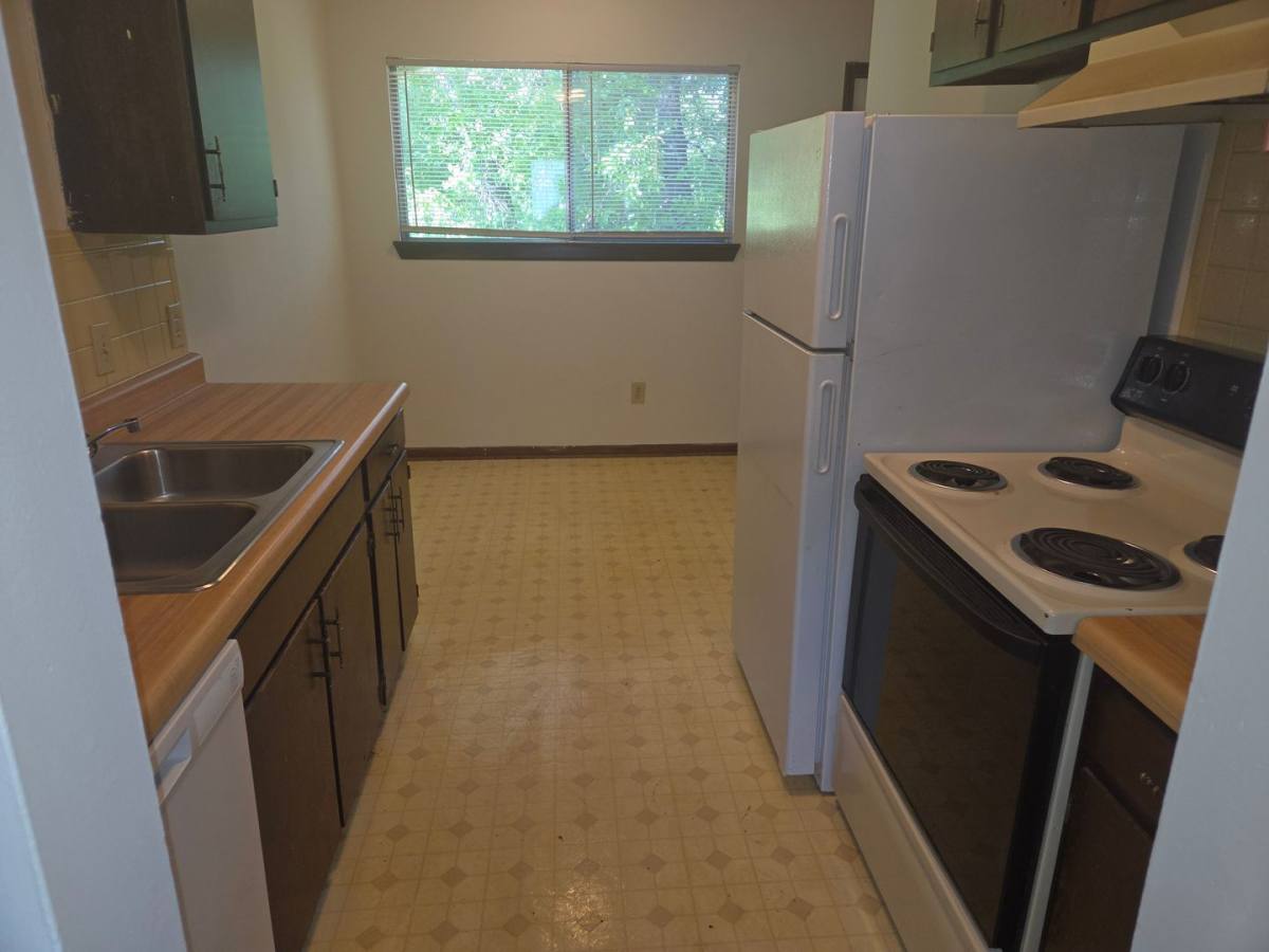 Apartment for rent at 924 W Texas Ave, Columbia, MO 65202