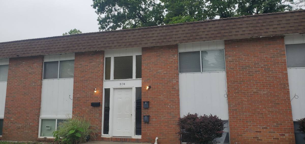 Apartment for rent at 924 W Texas Ave, Columbia, MO 65202