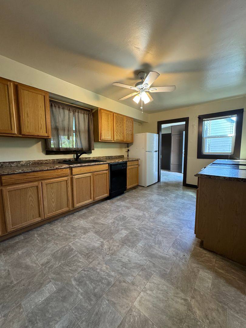 Apartment for rent at 280 21st St, Springfield, OR 97477