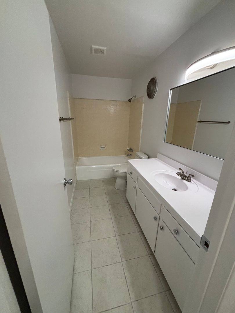 Townhouse for rent at 414 N Columbus Ave, Glendale, CA 91203