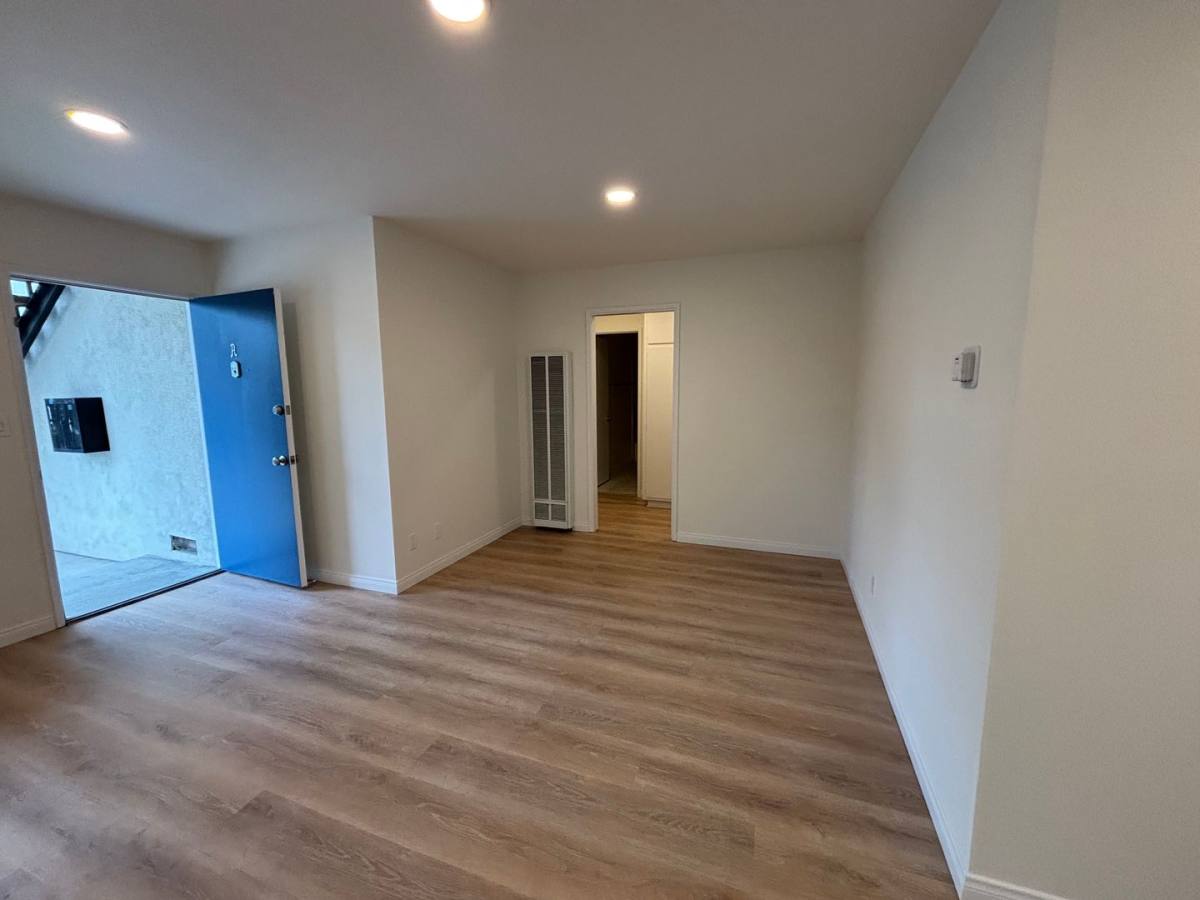 Townhouse for rent at 414 N Columbus Ave, Glendale, CA 91203