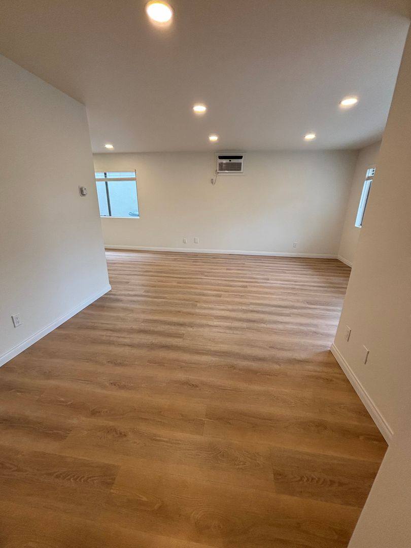 Townhouse for rent at 414 N Columbus Ave, Glendale, CA 91203