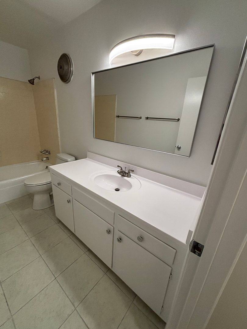 Townhouse for rent at 414 N Columbus Ave, Glendale, CA 91203