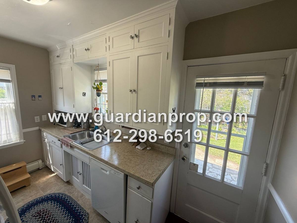 Apartment for rent at 31 Winona St W, Saint Paul, MN 55107
