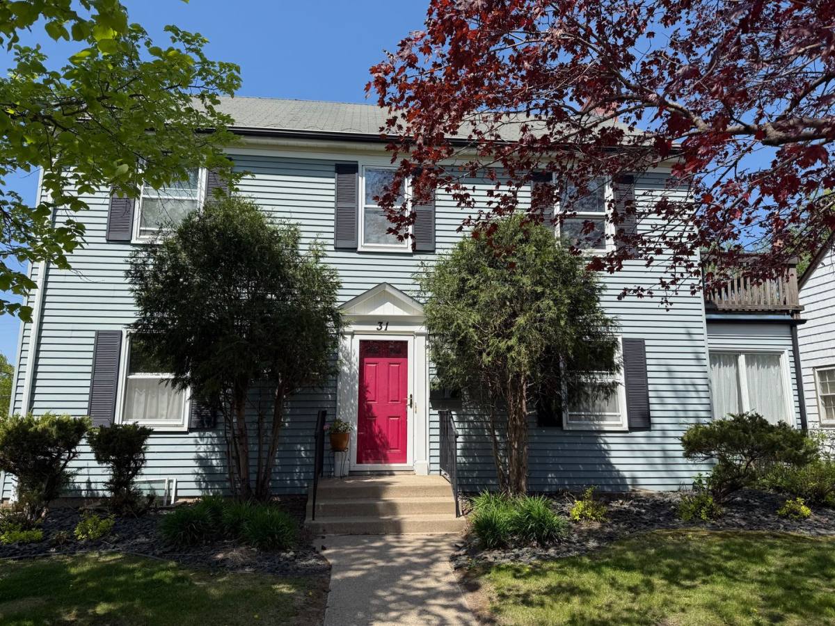 Apartment for rent at 31 Winona St W, Saint Paul, MN 55107