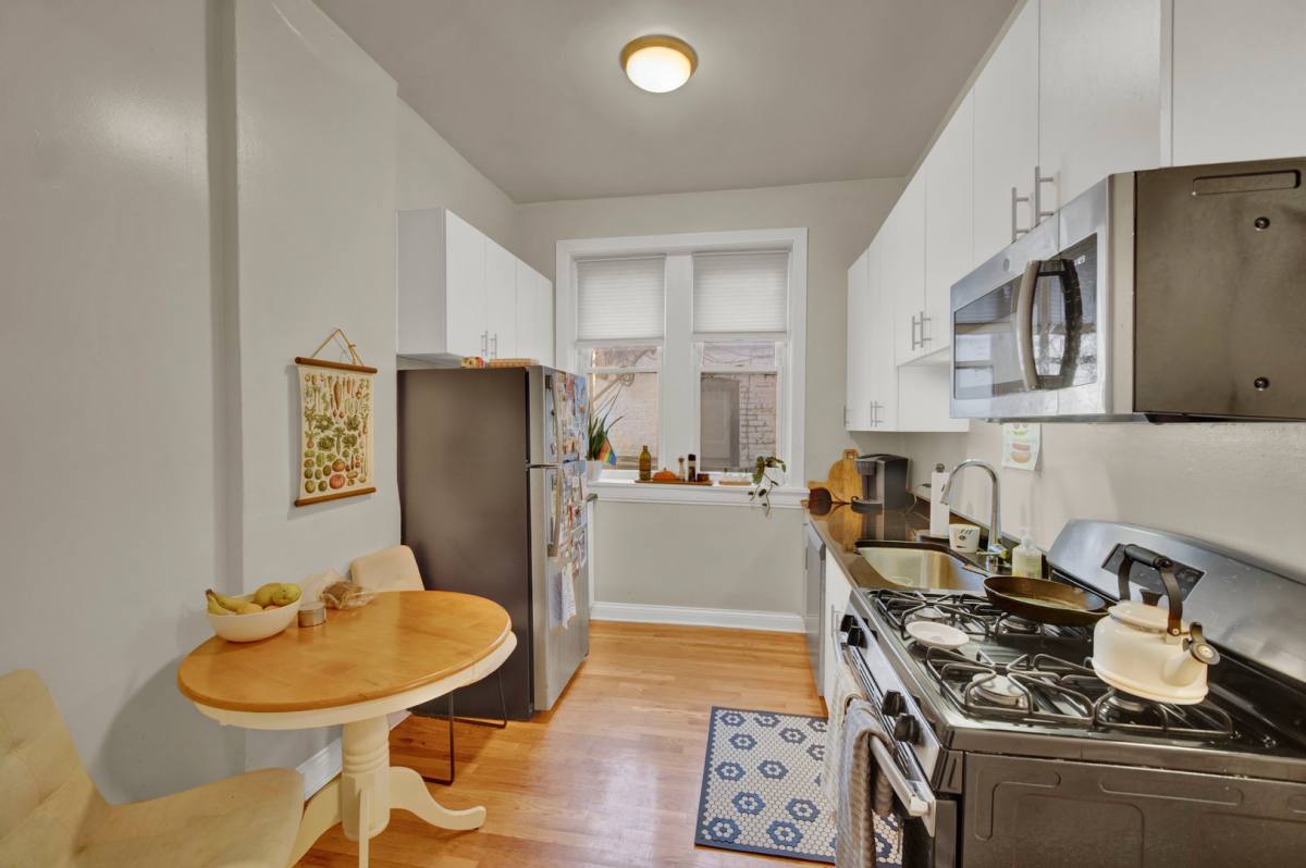 Apartment for rent at 2548 N Burling St, Chicago, IL 60614