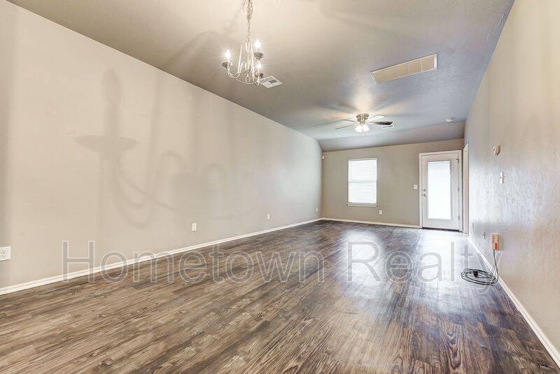 Apartment for rent at 11206 NW 114th St, Yukon, OK 73099