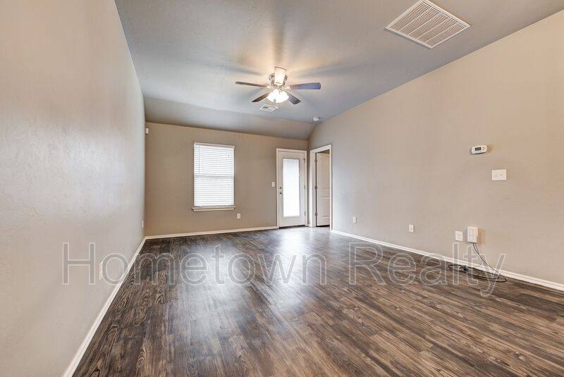 Apartment for rent at 11206 NW 114th St, Yukon, OK 73099