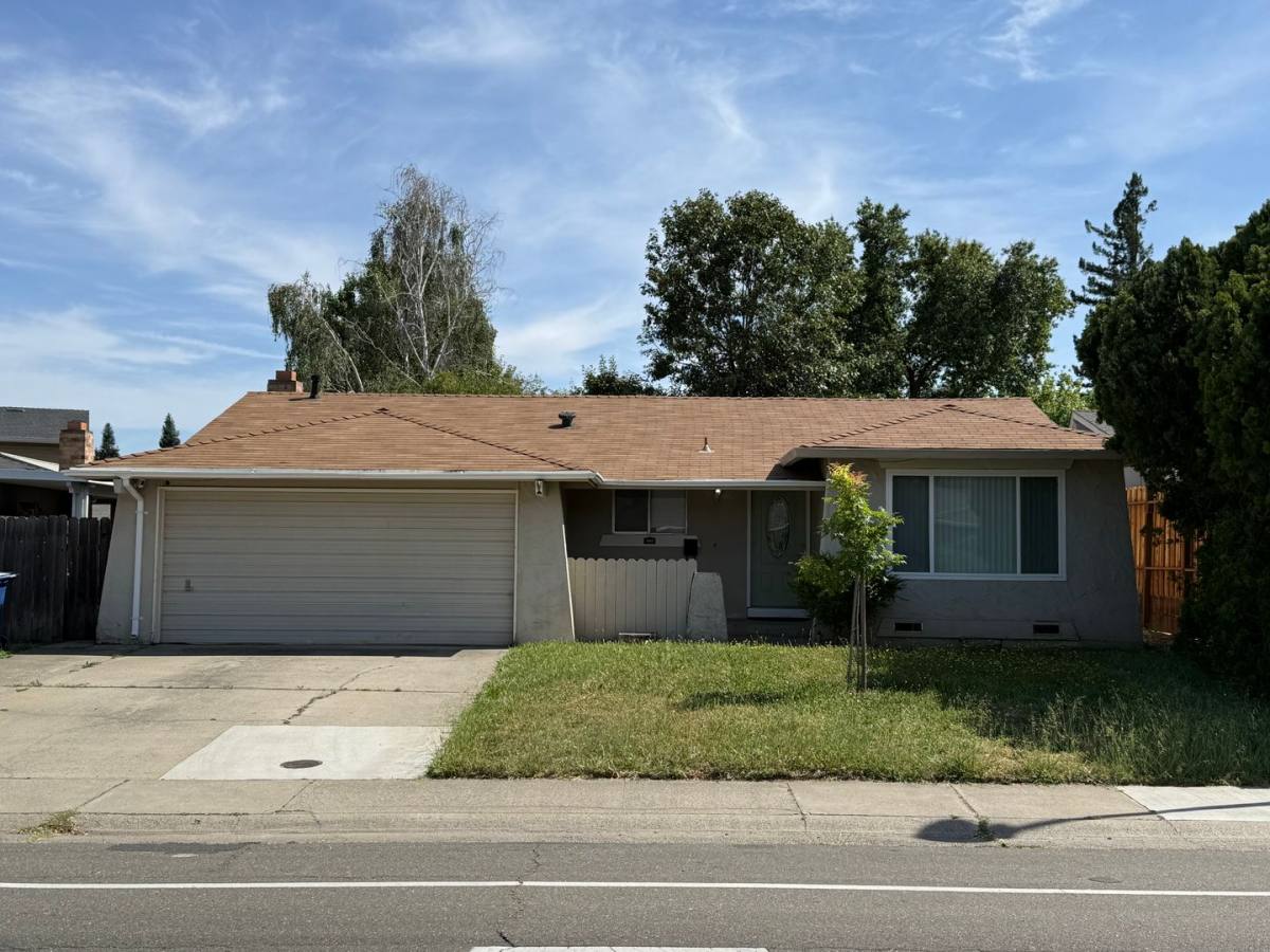 House for rent at 3095 Rosemont Dr, Sacramento, CA 95826