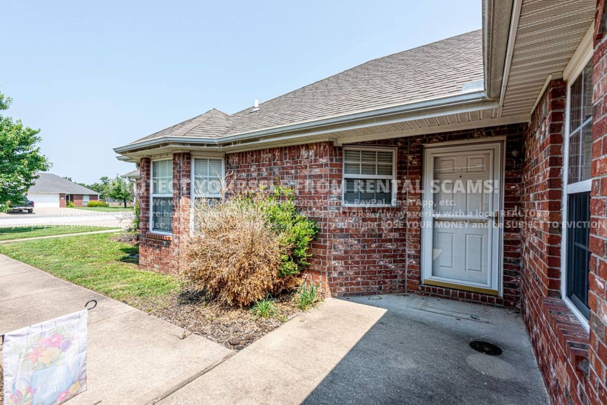 Apartment for rent at 245 Ravenwood Rd, Siloam Springs, AR 72761