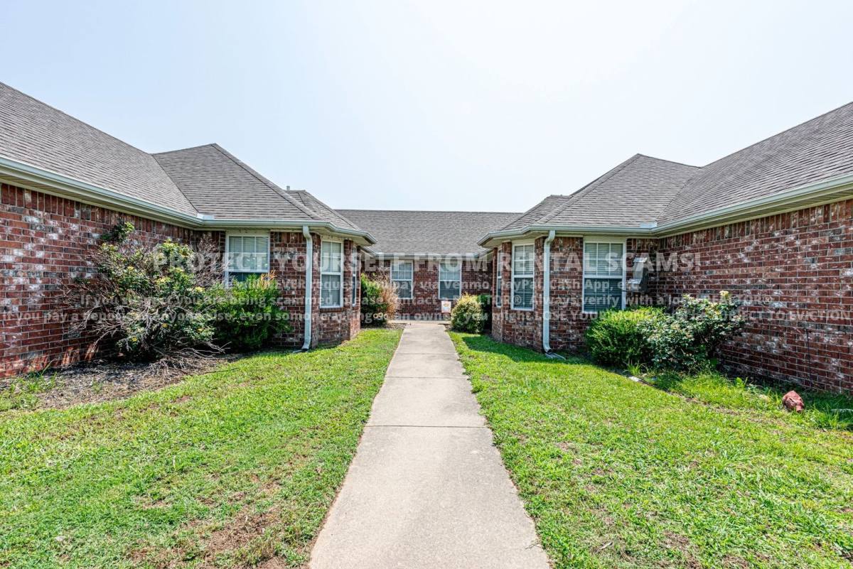 Apartment for rent at 245 Ravenwood Rd, Siloam Springs, AR 72761