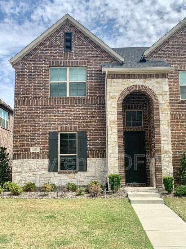 Townhouse for rent at 622 Cobblestone Lane, Irving, TX 75039